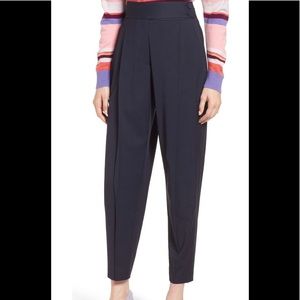 Lewit Pleated Carrot Trousers